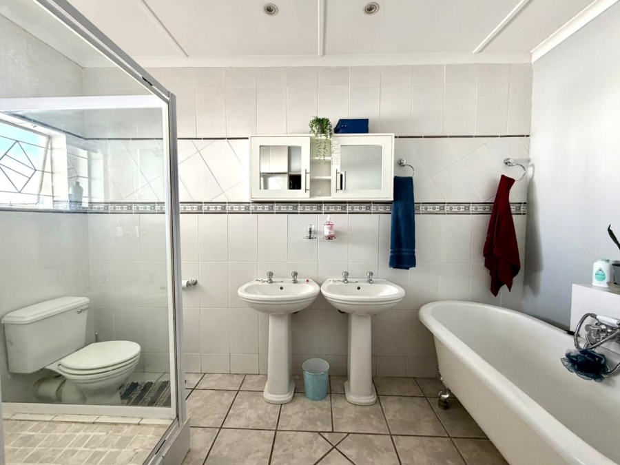 7 Bedroom Property for Sale in Oudtshoorn South Western Cape